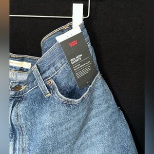 Levi's Premium Blue Denim 80’s Mom Shorts size 32 NWT